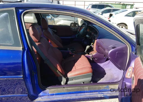 2000 Pontiac Grand Prix Gtp z USA, uszkodzony, nr VIN 1G2WR1218YF323995